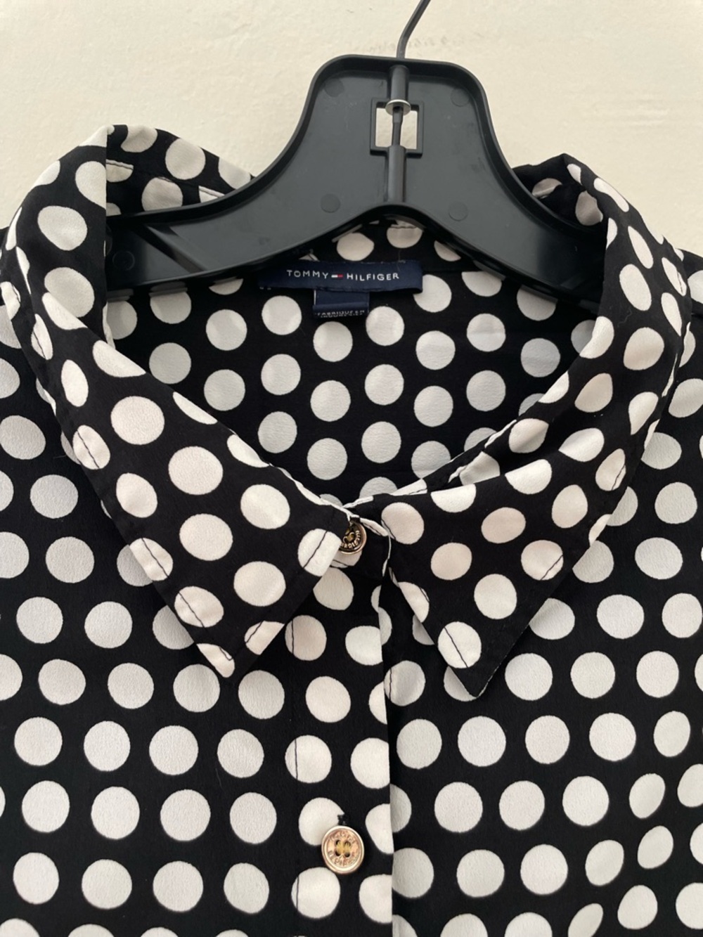 NWOT! Women’s Tommy Hilfiger Clip Black/White Polka Dot Button Down Blouse Large - Picture 4 of 15